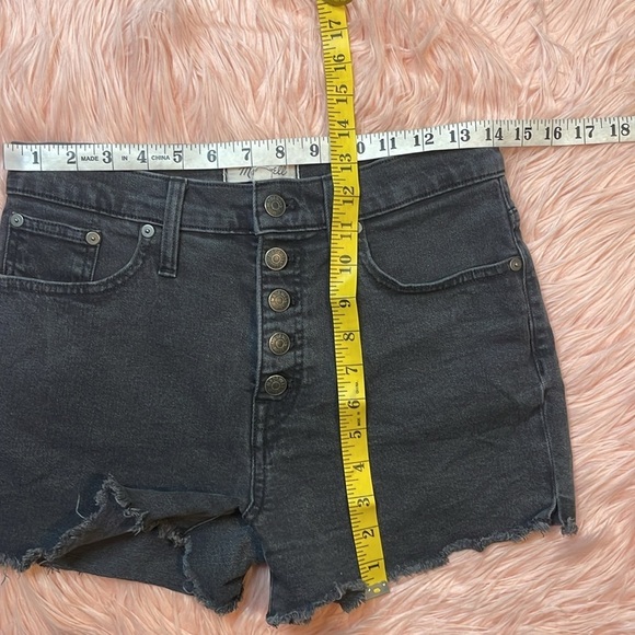 Madewell Black High Rise Mom Jean Button Up Jean Shorts Size 26 Woman’s - Picture 5 of 6